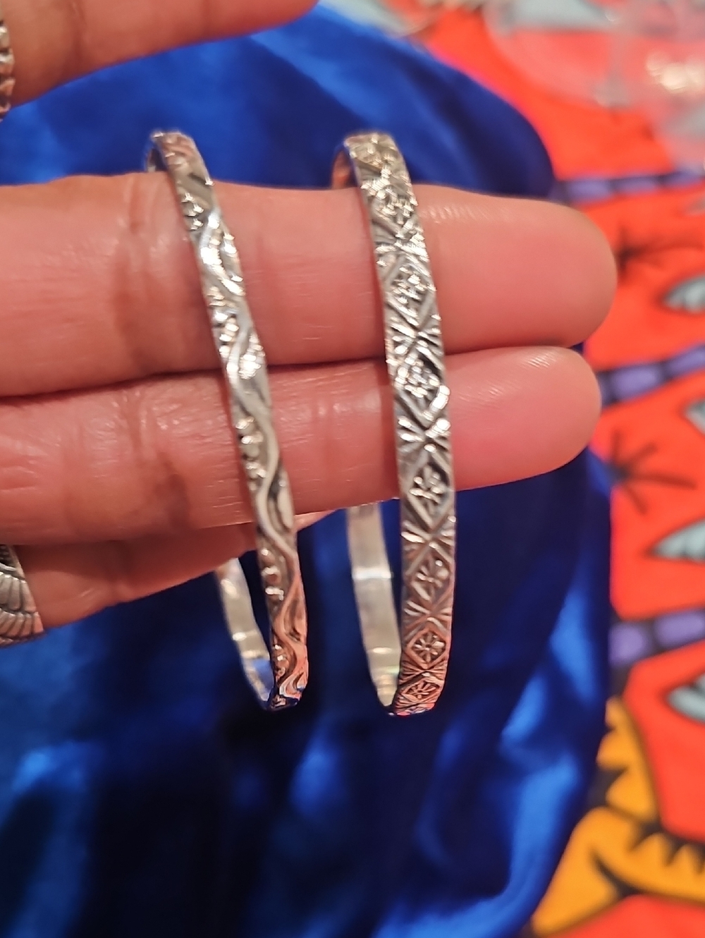 Ladies Size 8,  925 Sterling Silver Engraved Bangle Set Of Two New & Very Pretty - Picture 8 of 8